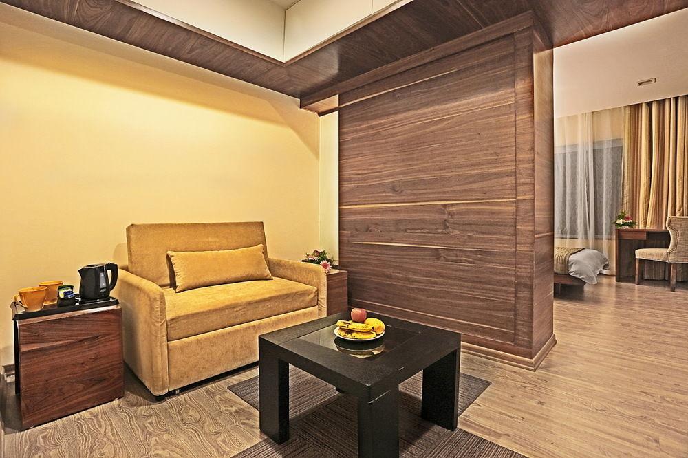 Temple Tree Hotel Shirdi Eksteriør billede