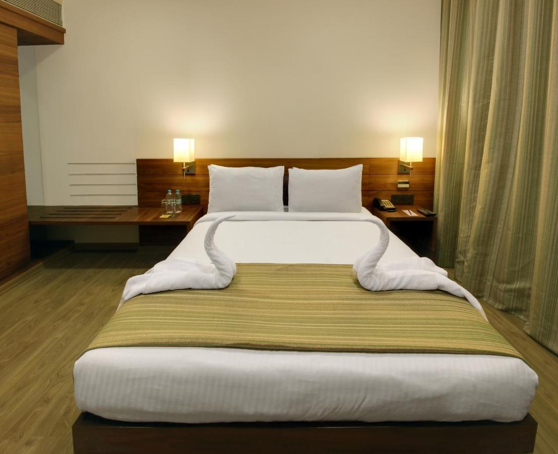 Temple Tree Hotel Shirdi Eksteriør billede
