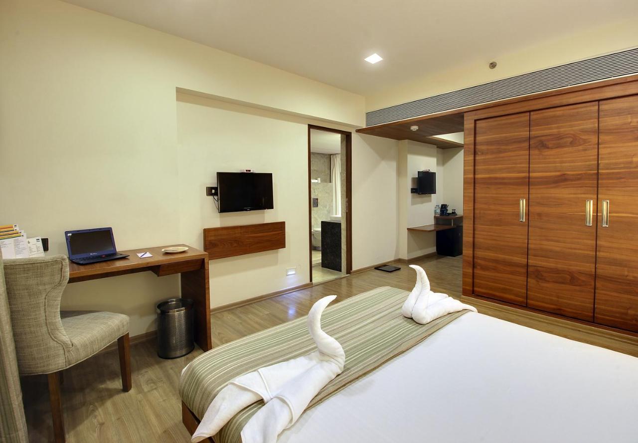 Temple Tree Hotel Shirdi Eksteriør billede