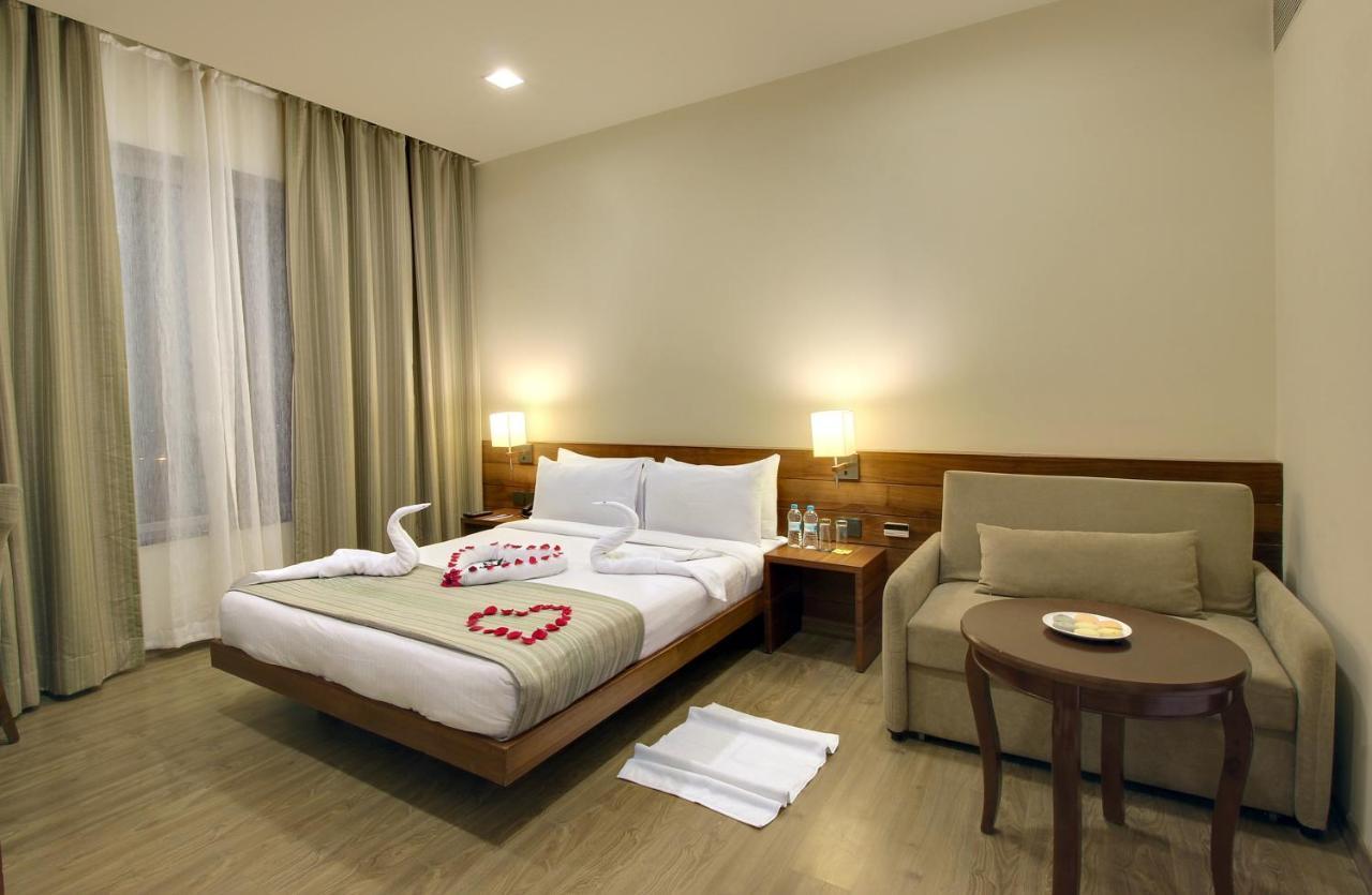 Temple Tree Hotel Shirdi Eksteriør billede