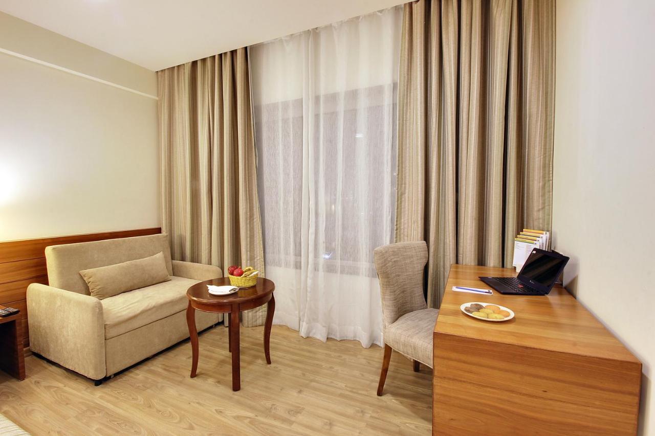 Temple Tree Hotel Shirdi Eksteriør billede